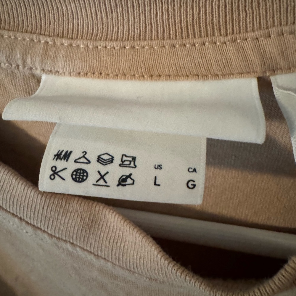 H&M Men's Beige Short Sleeve Tee - Picture 2 of 2